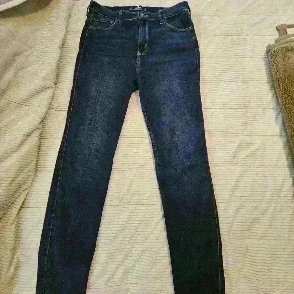 Hollister Woman's Blue jeans. Size 13 R / 31 - Picture 2 of 7